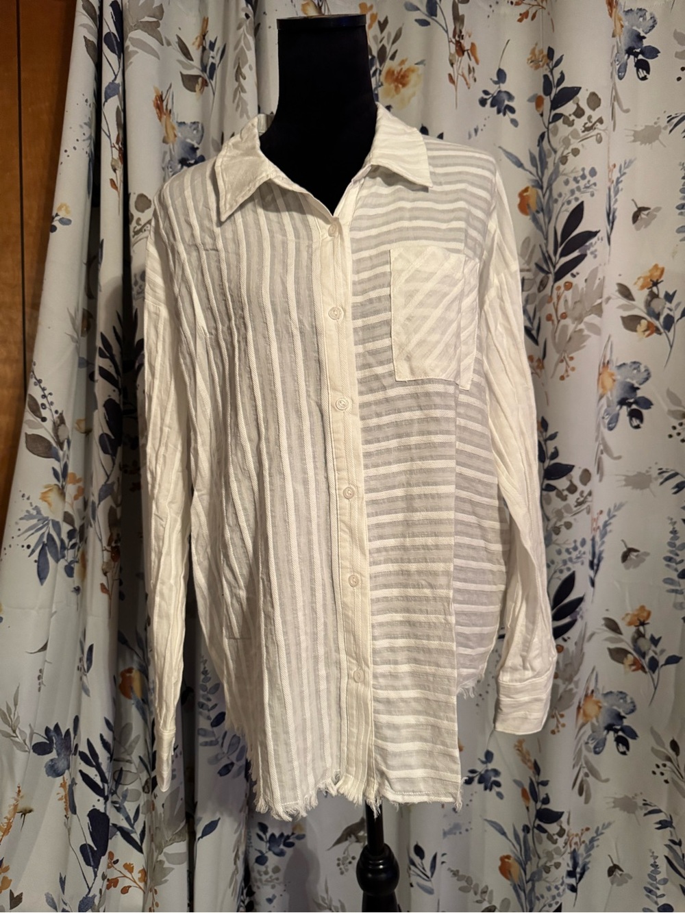 Hem & Thread Cream and White Size Large Striped Casual Button-Down Shirt B17